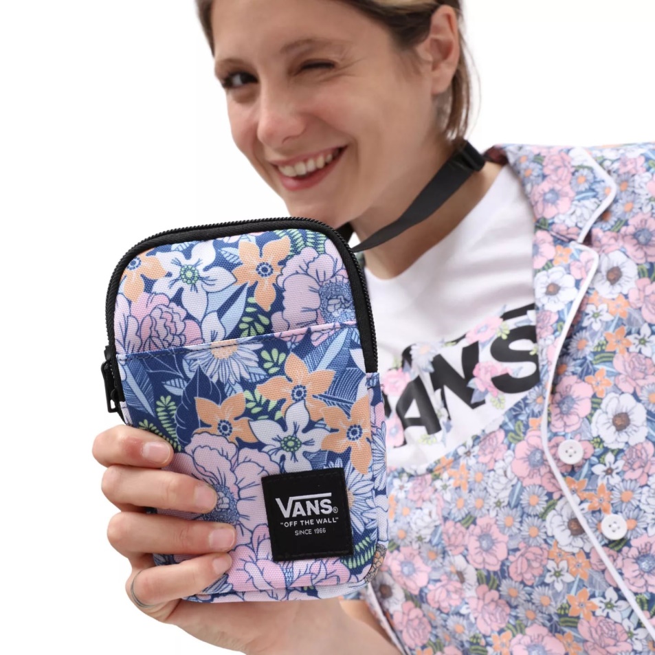 Kisteherautók Hívják A Várakozó Zsinórt Lilac