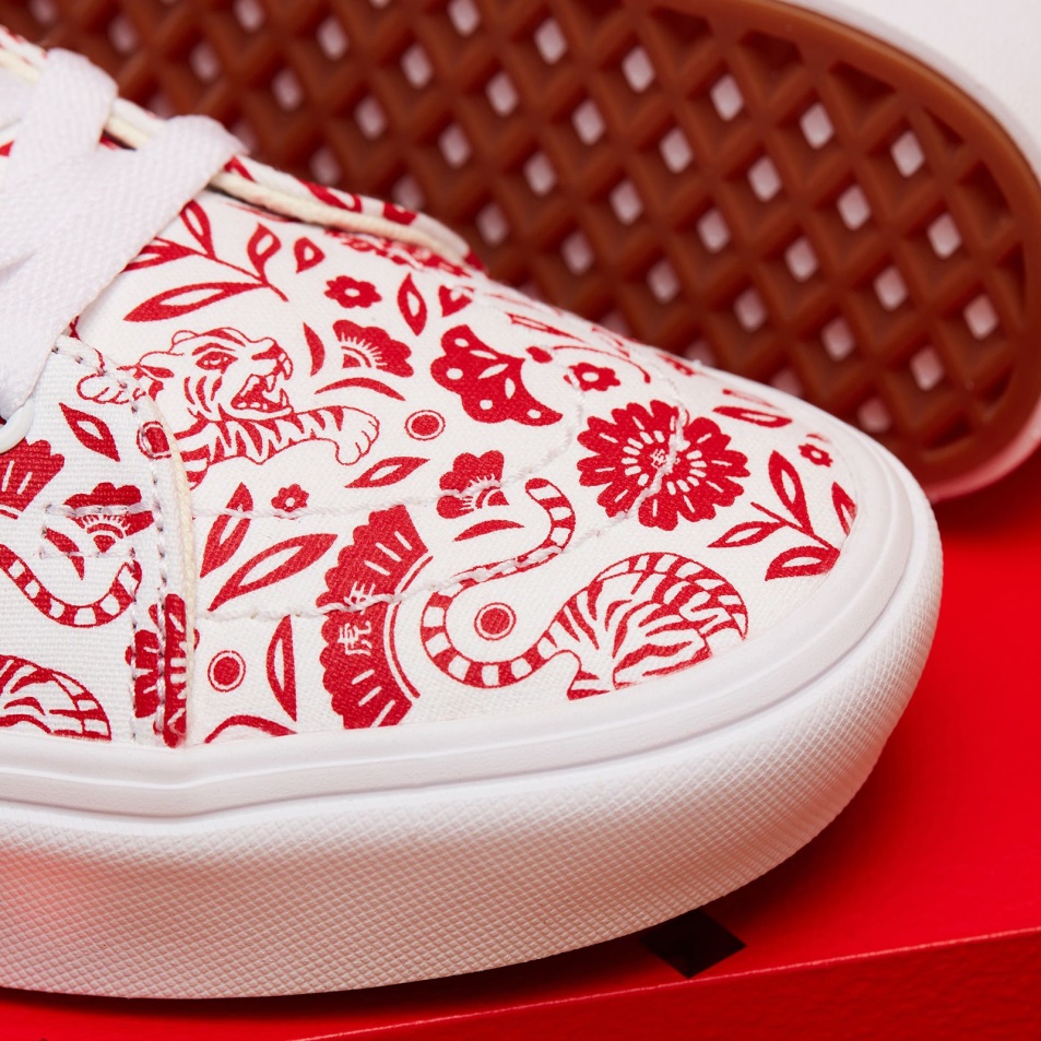 Furgonok Vám éve A Tigris Comfycush Sk8-hi