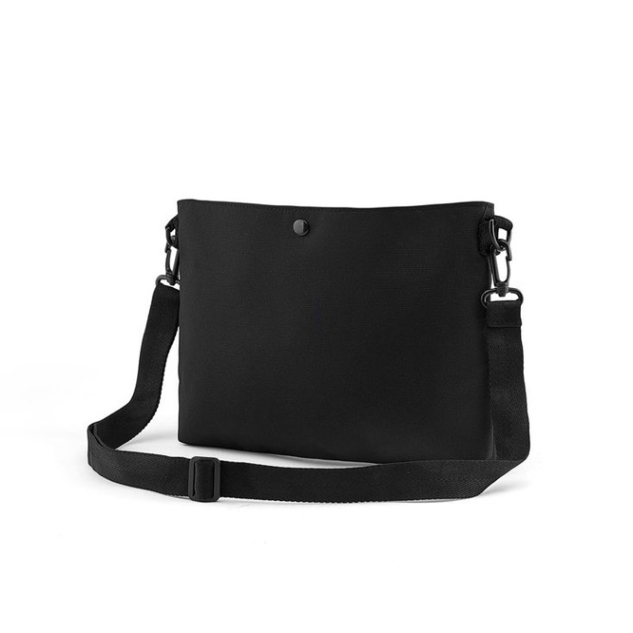 Kisteherautók Menetben Otw Crossbody Fekete-fehér Logóval