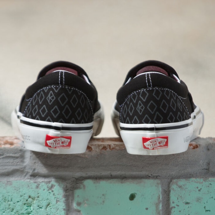 Furgonok X Krooked Skate Slip-on Fekete